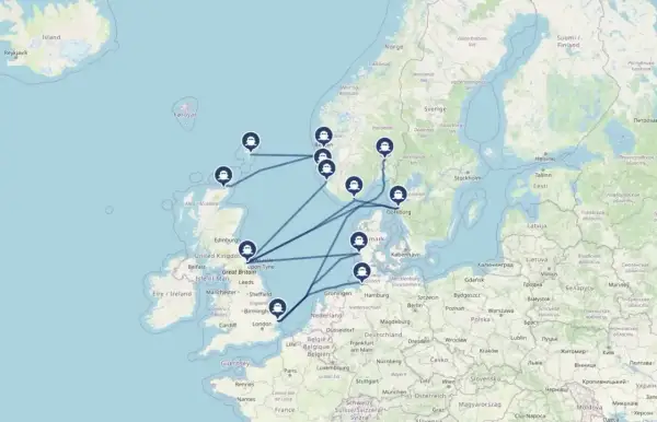 Mapa pokazuje trasy morskie z Wielkiej Brytanii do Norwegii, przez Danię i Szwecję. Jak dojechać do Norwegii? Promem!